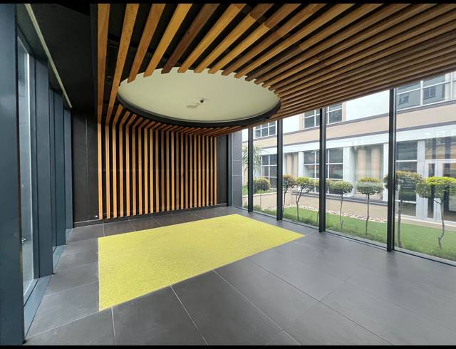 1,066M² OFFICE TO LET IN SANDHURST